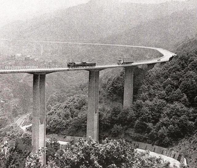 Silvano Zorzi, viadotto sul torrente Teccio, A6 Torino-Savona. Uno degli esempi migliori di quanto l’ingegneria italiana tra gli anni ’50 e i ’70 del Novecento fosse all’avanguardia nel mondo.